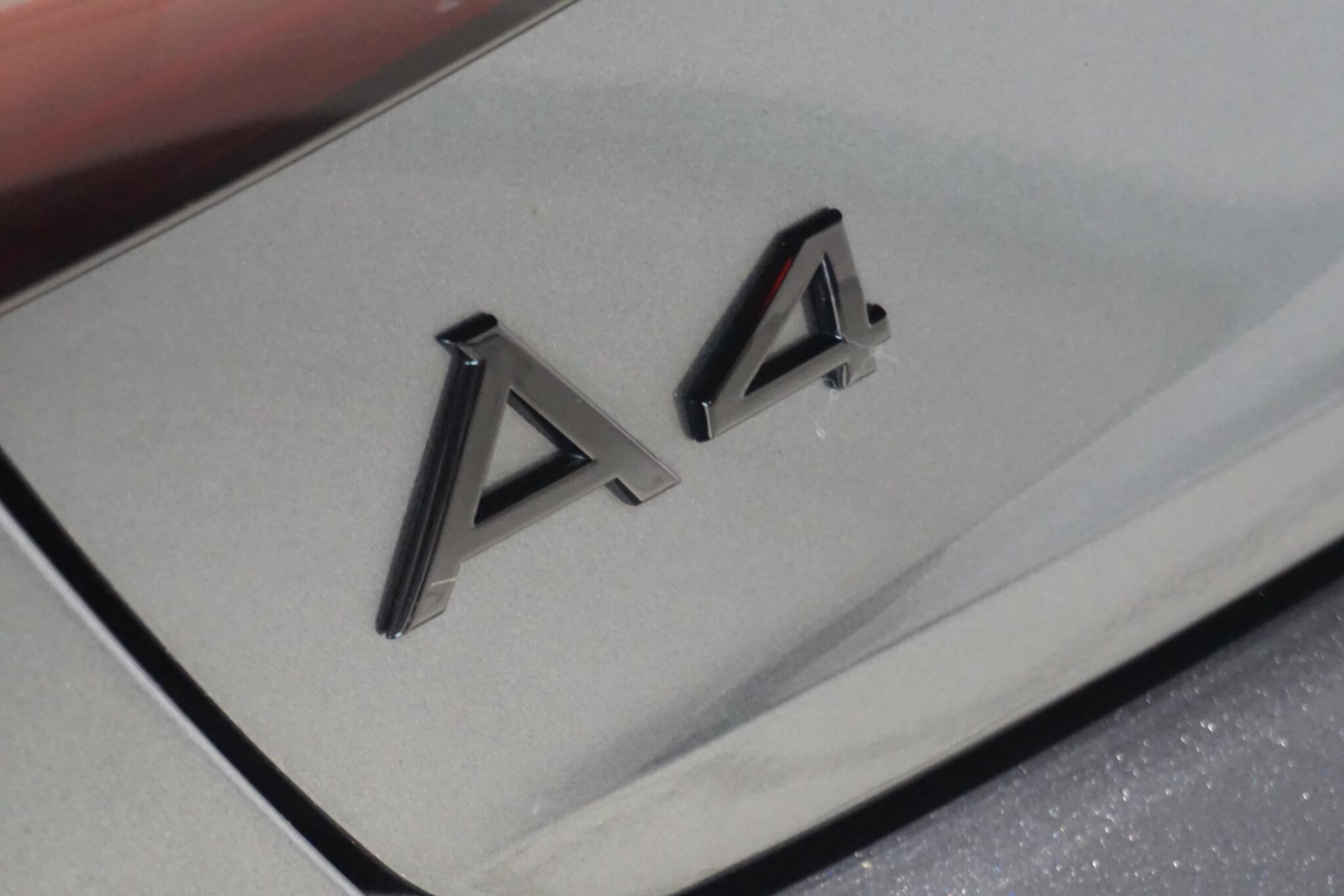 Audi A4 2.0 TDI 40 Black Edition Saloon 4dr Diesel S Tronic quattro Euro 6 (s/s) (204 ps)